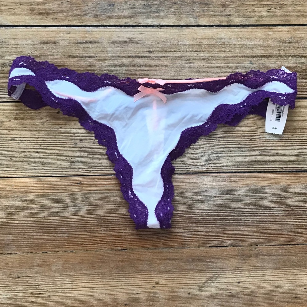 Victoria’s Secret Bow Thong//NWT
